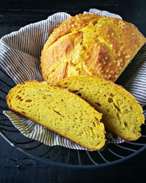 Turmeric and Black Pepper Bread