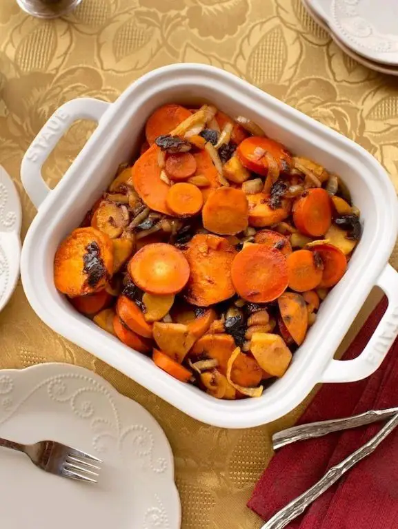 Tzimmes with Carrots and Sweet Potatoes