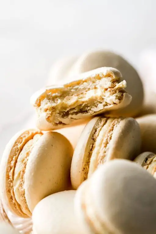 Vanilla Bean Confectionary Sugar Macarons
