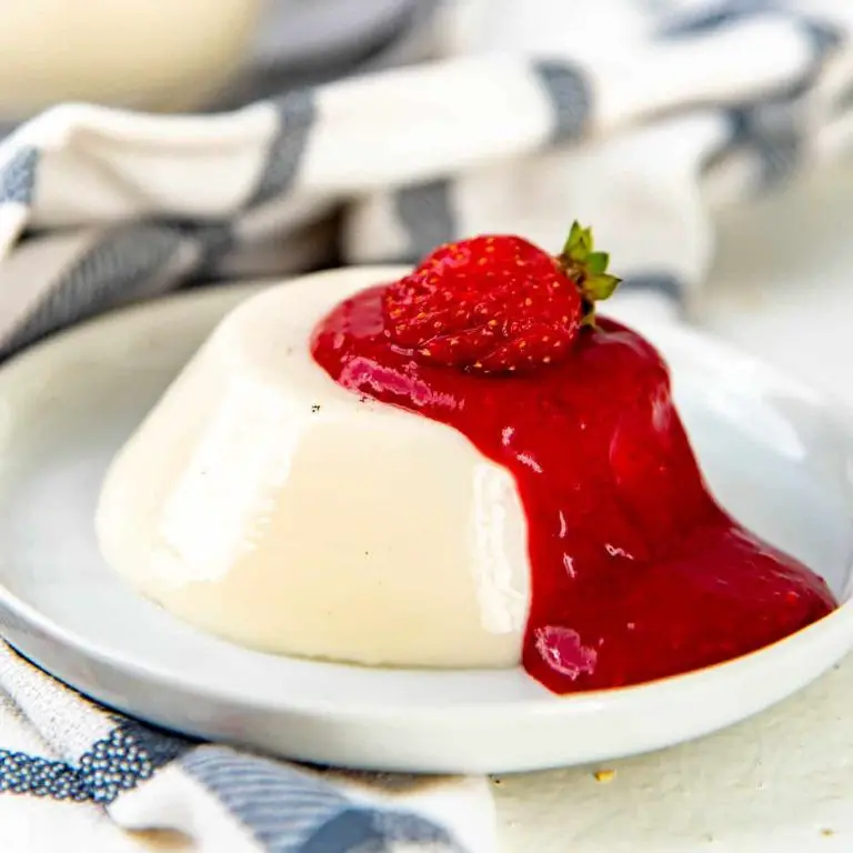 Vanilla Panna Cotta with Gelatin Topping