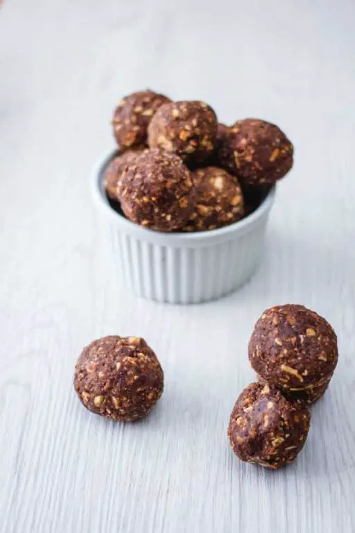 Vegan Date and Almond Energy Bites