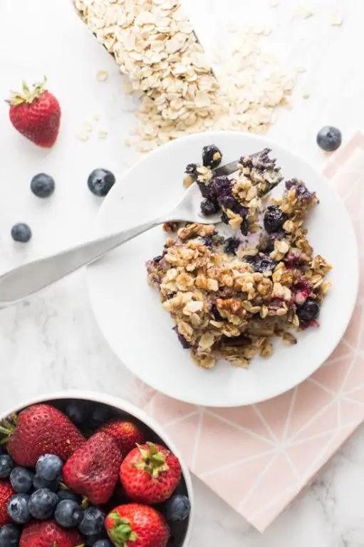 Vegan Oatmeal with Fresh Berries