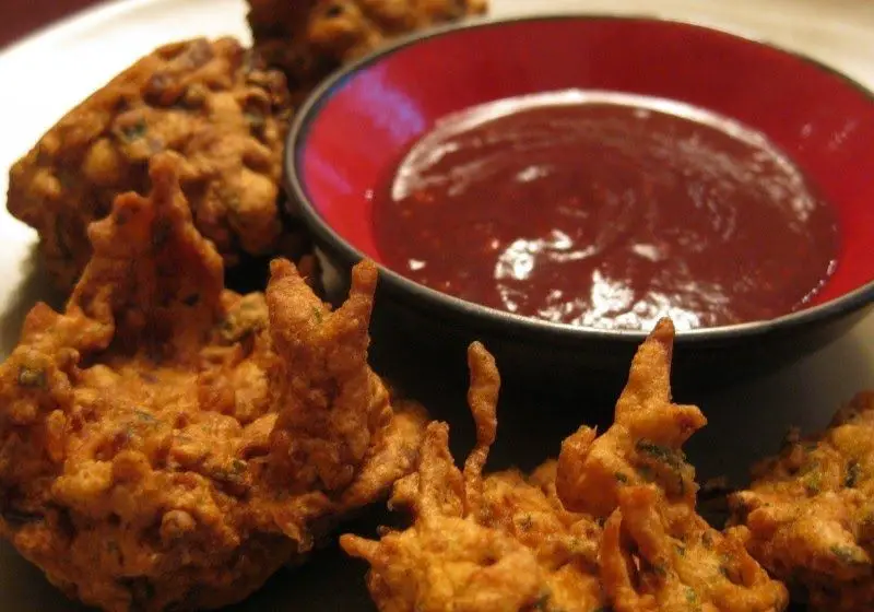 Vegetable Pakora with Spicy Dipping Sauce