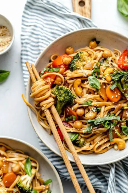 Vegetable Stir-Fried Noodles with Sesame Oil