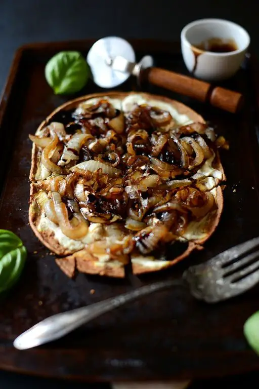 Vidalia Onion and Goat Cheese Pizza
