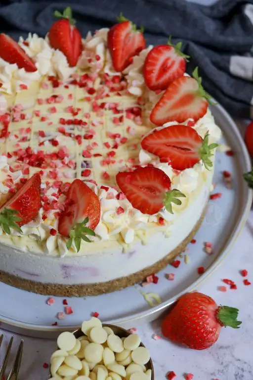White Chocolate and Strawberry Cheesecake