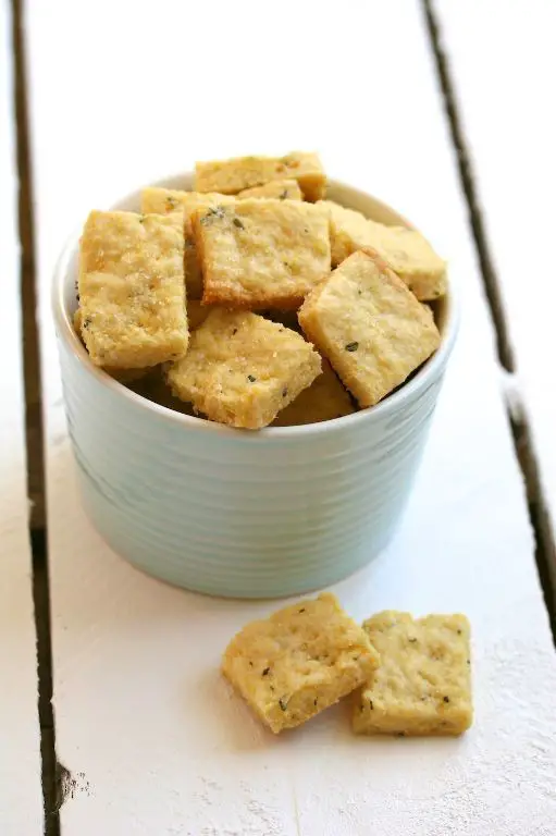 White Corn Meal Crackers with Herb Seasoning