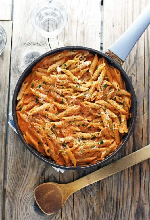 Whole Wheat Pasta with Creamy Tomato Basil Sauce