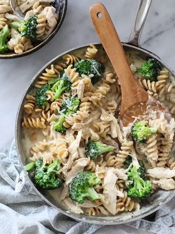 Whole Wheat Pasta with Grilled Chicken and Broccoli