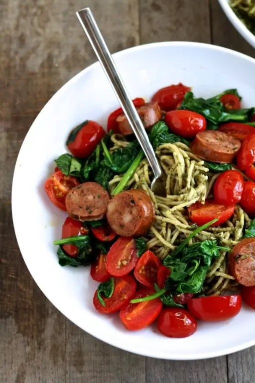 Whole Wheat Pasta with Pesto and Cherry Tomatoes
