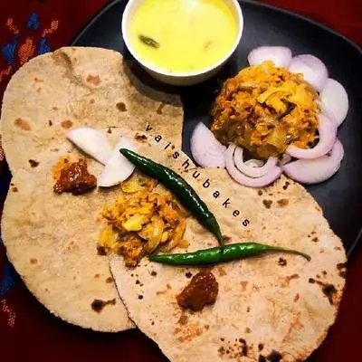 Zunka Bhakri with Garlic Chutney