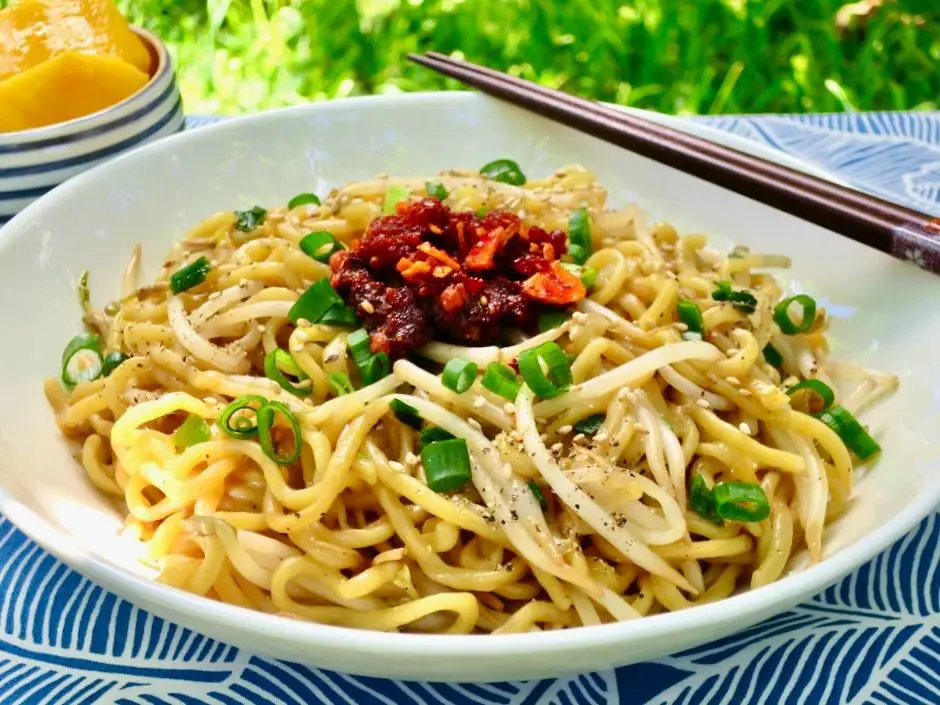 Bean Sprout and Chili Garlic Noodles