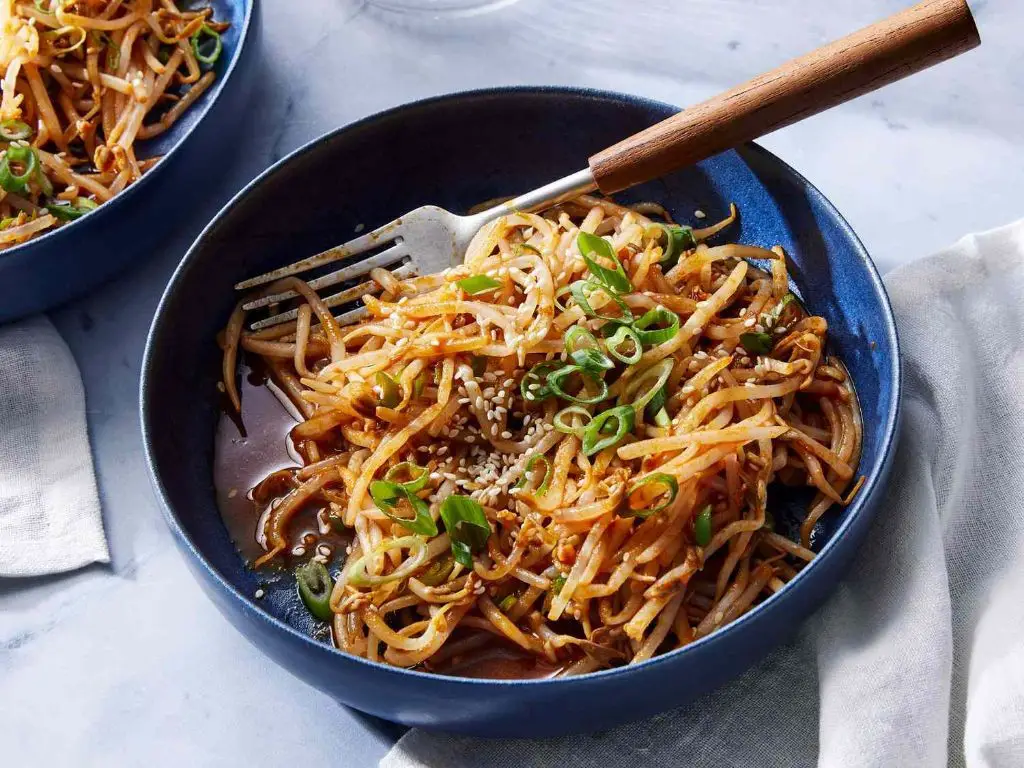 Bean Sprout and Sesame Oil Noodles