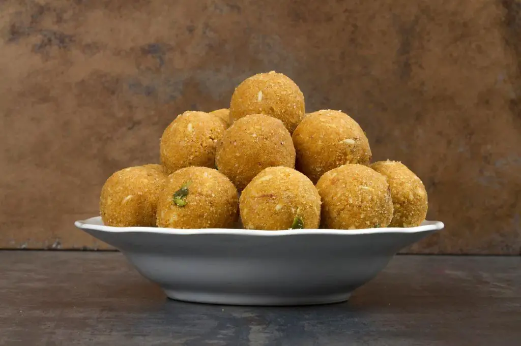 Besan Ladoo with Ghee
