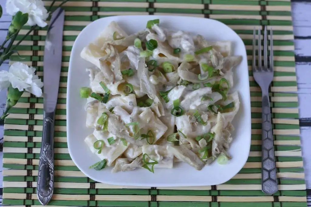 Calamarata Pasta with Mushroom Cream Sauce