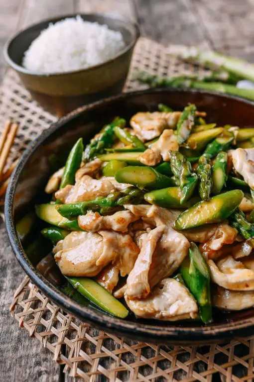 Canned Asparagus and Chicken Stir-Fry