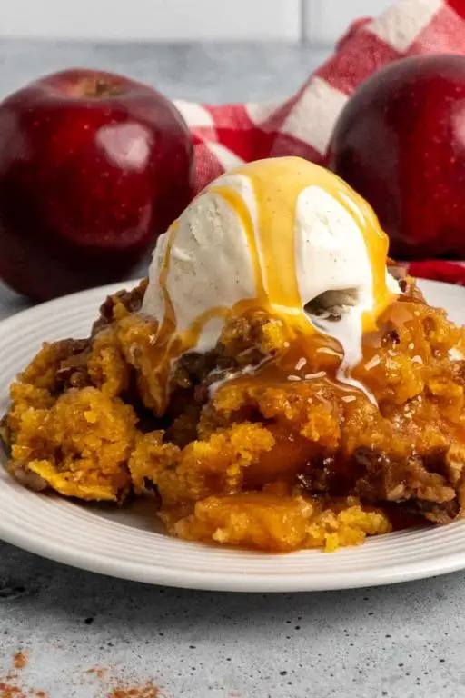 Caramel Apple Crockpot Cobbler