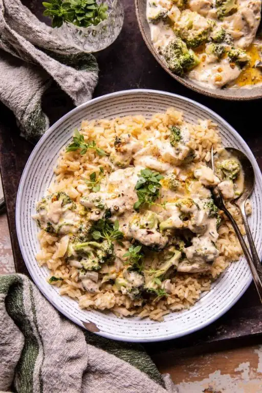 Cheesy Chicken and Broccoli Crockpot Casserole