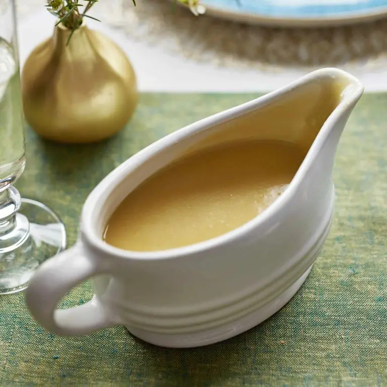 Chicken Stock-Based Turkey Gravy