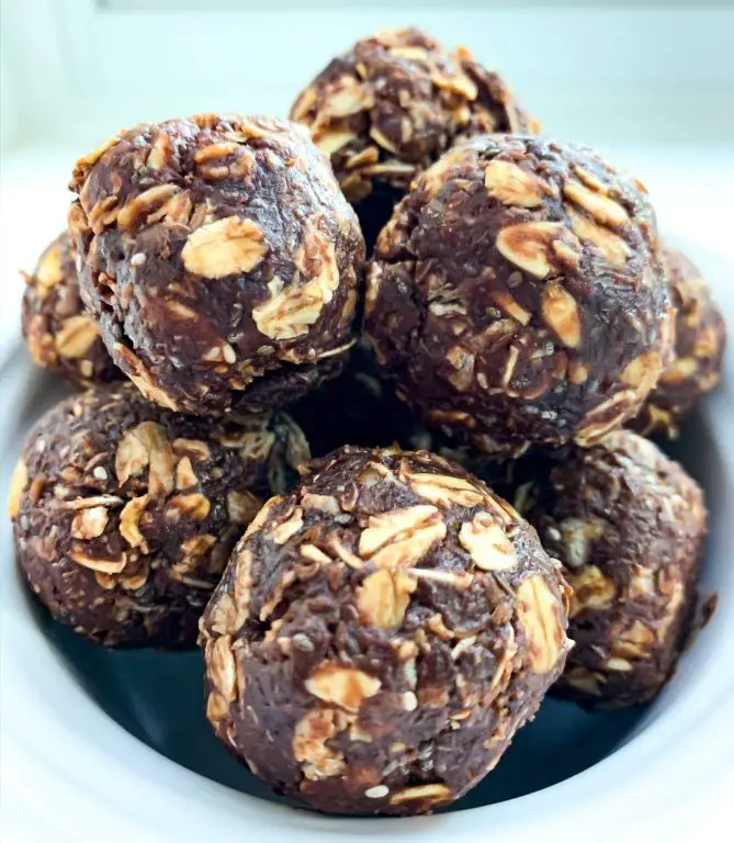 Chocolate Protein Energy Bites