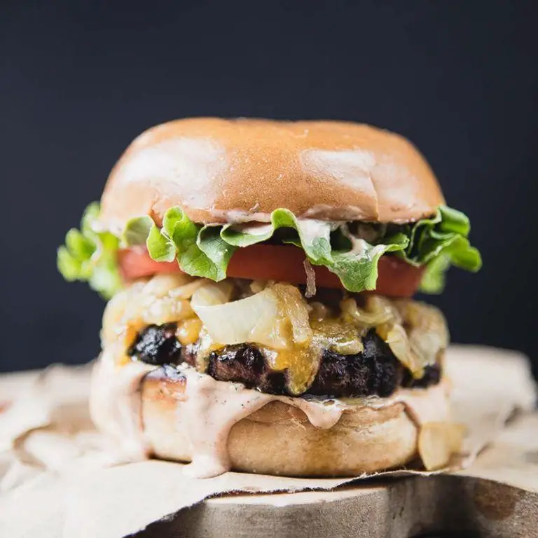 Classic Cheeseburger with Homemade Sauce