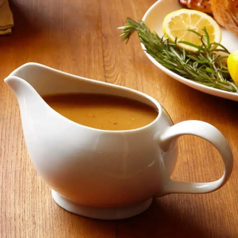 Classic Homemade Turkey Gravy