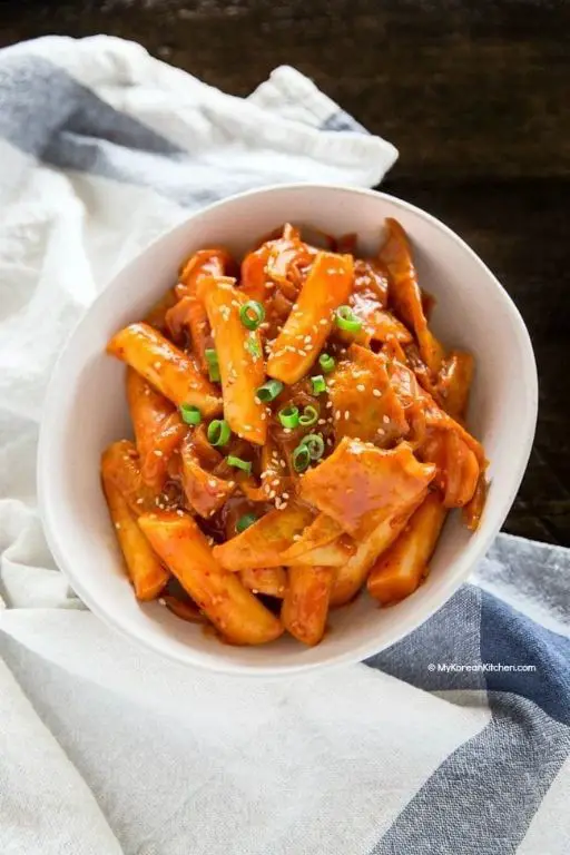 Classic Spicy Tteokbokki with Fish Cakes