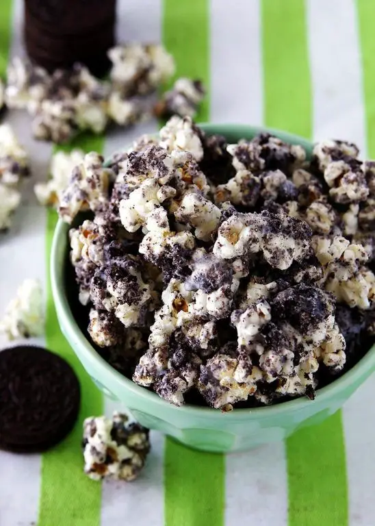Cookies and Cream Sweet Popcorn