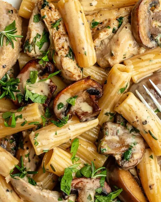 Creamy Chicken and Mushroom Pasta