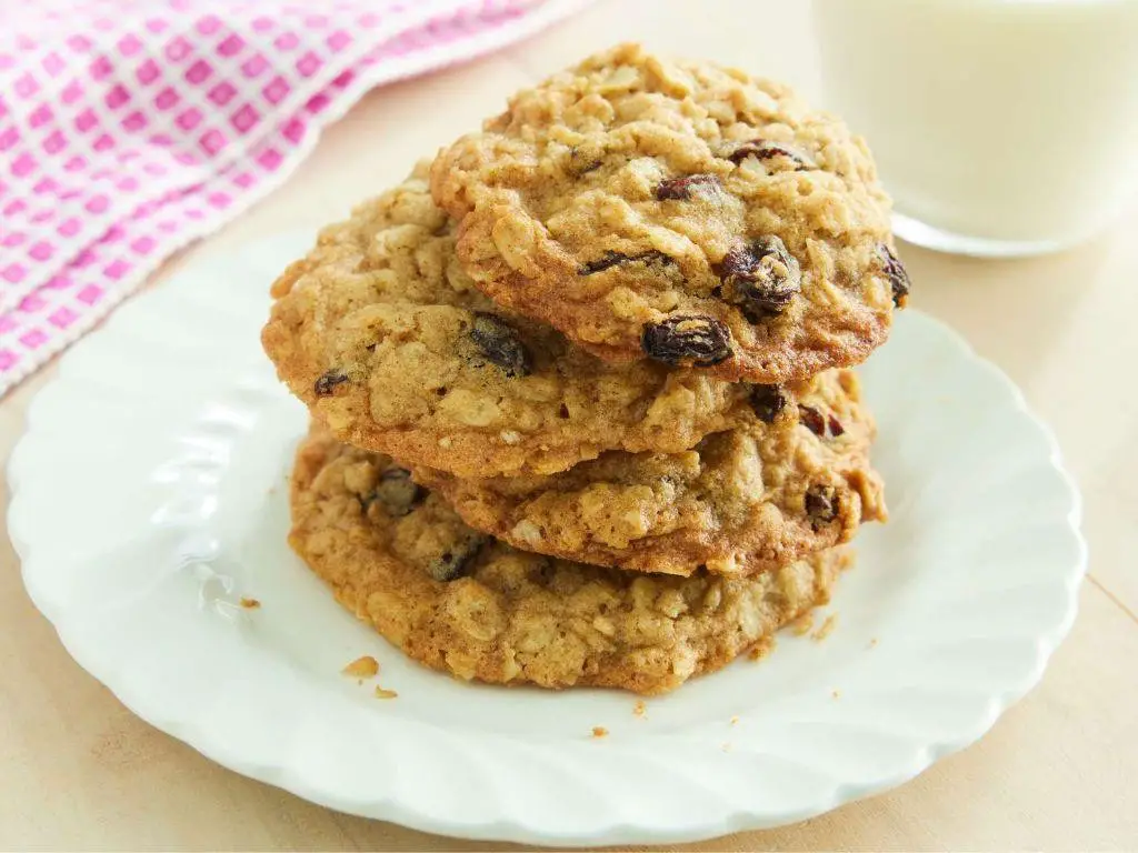 Crispix Oatmeal Raisin Cookies