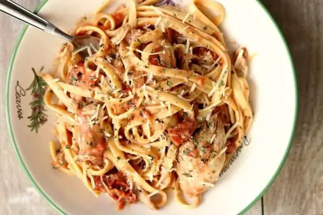 Crockpot Chicken and Sun-Dried Tomato Pasta