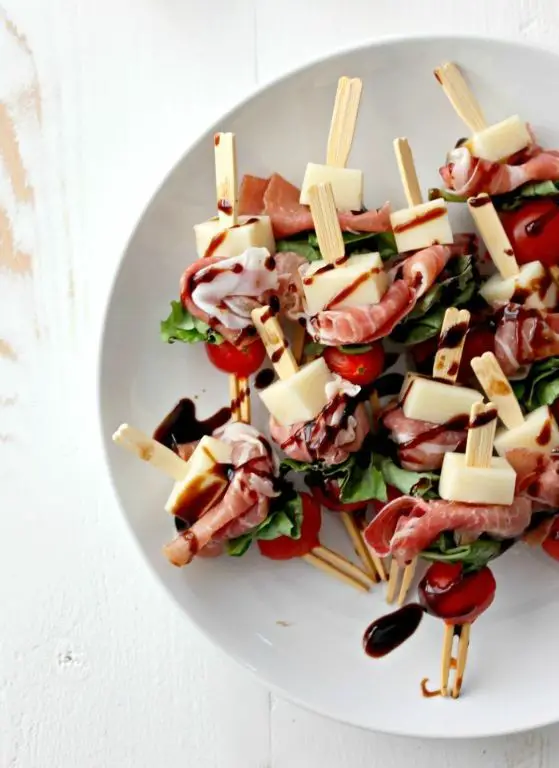 Fresh Mozzarella and Prosciutto Skewers