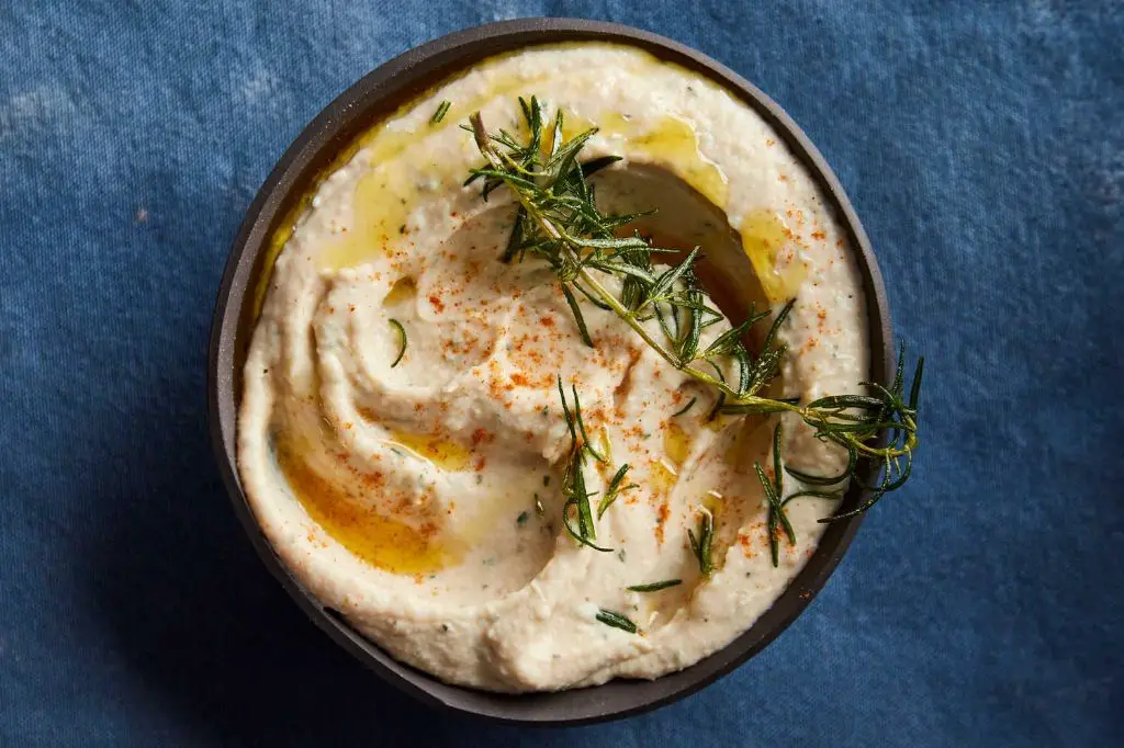 Garlicky Cannellini Bean Dip