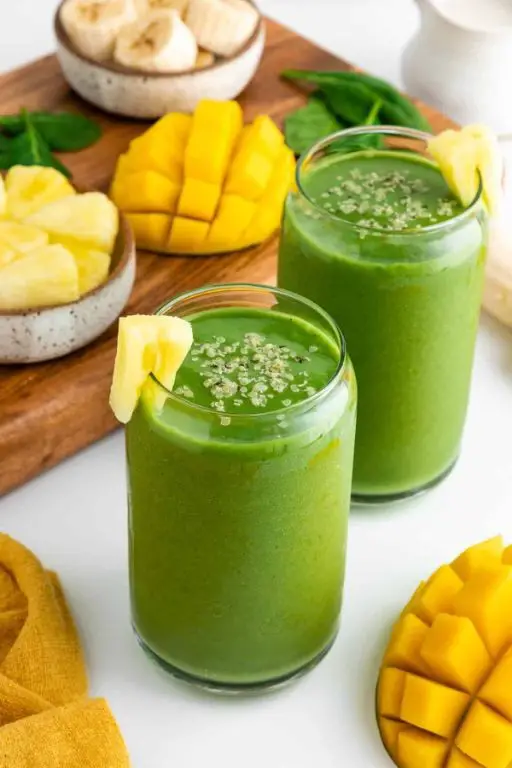 Green Mango and Pineapple Smoothie