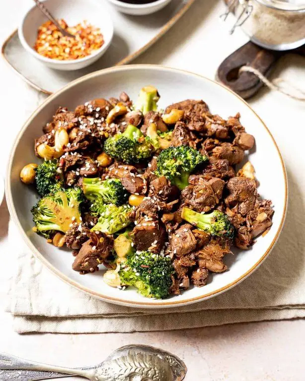 Jackfruit Stir-Fry with Bell Peppers and Broccoli