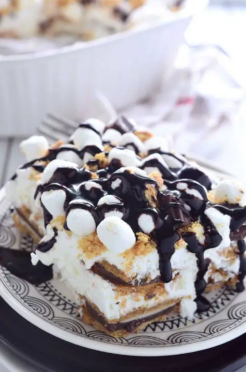 Marshmallow Fluff and Oreo Icebox Cake
