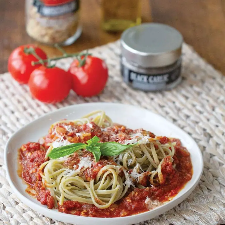 Pasta with Marinara Sauce and Fresh Basil