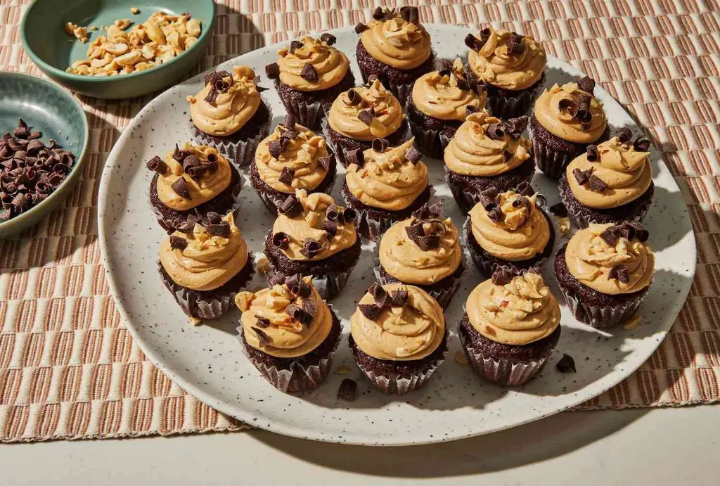 Peanut Butter Chocolate Mini Cupcakes