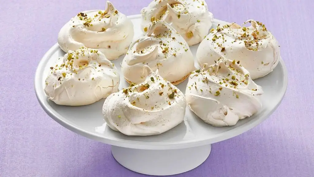 Pistachio Meringue Bites