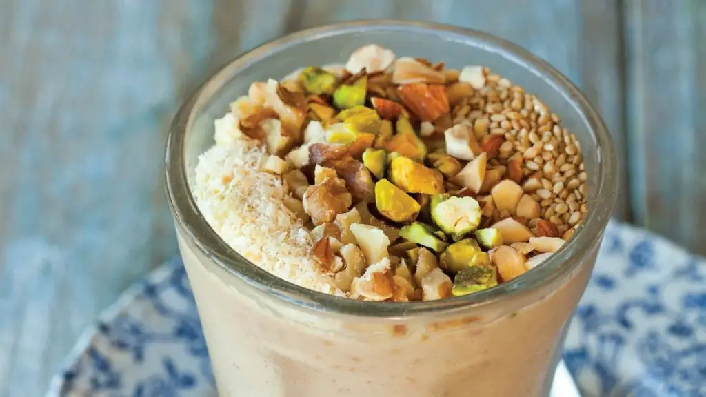 Pistachio and Date Smoothie
