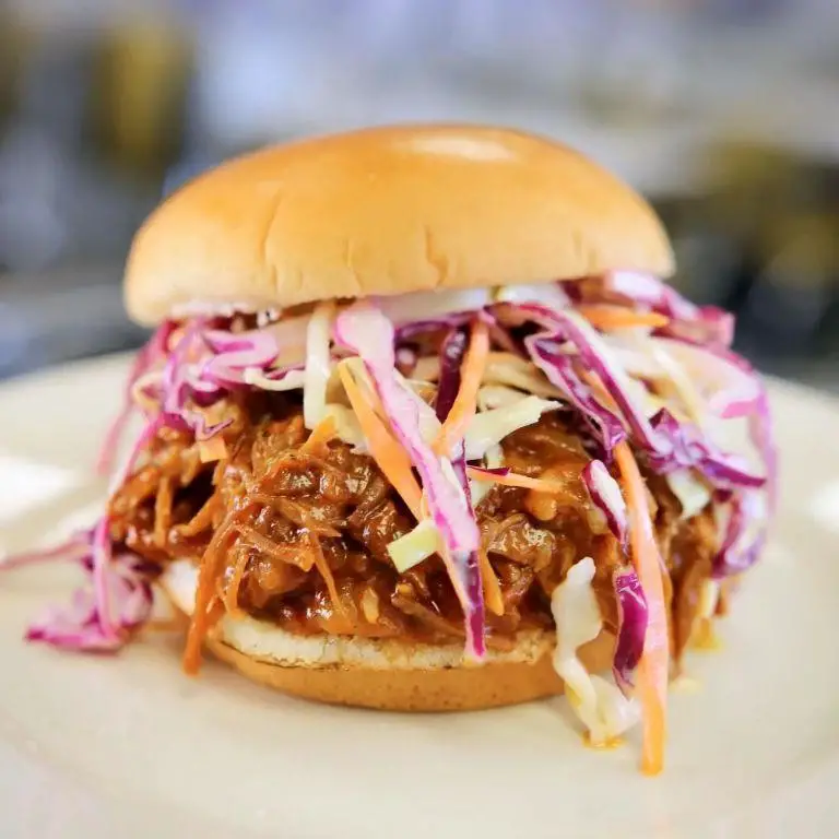 Pulled Pork Burger with Coleslaw