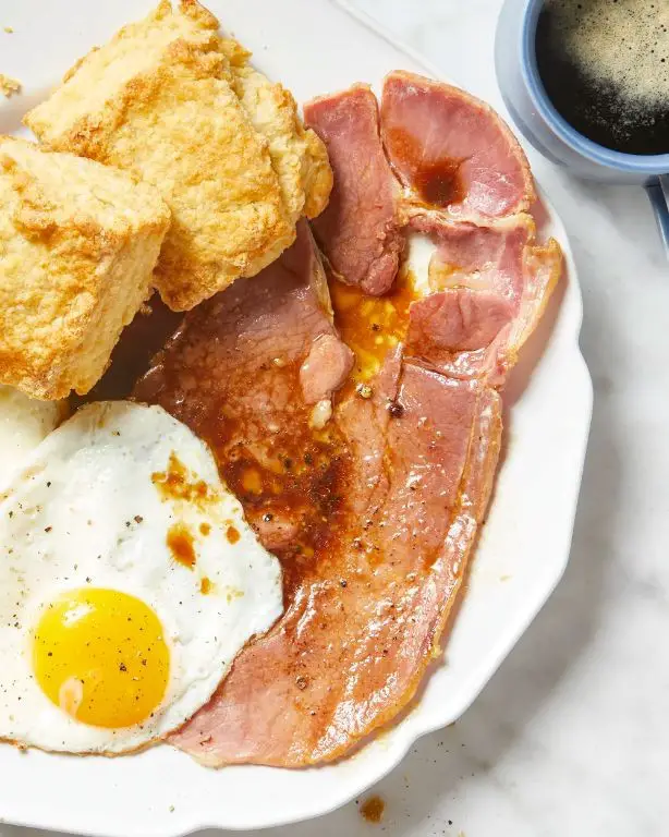 Red-Eye Gravy with Cornbread Crumble