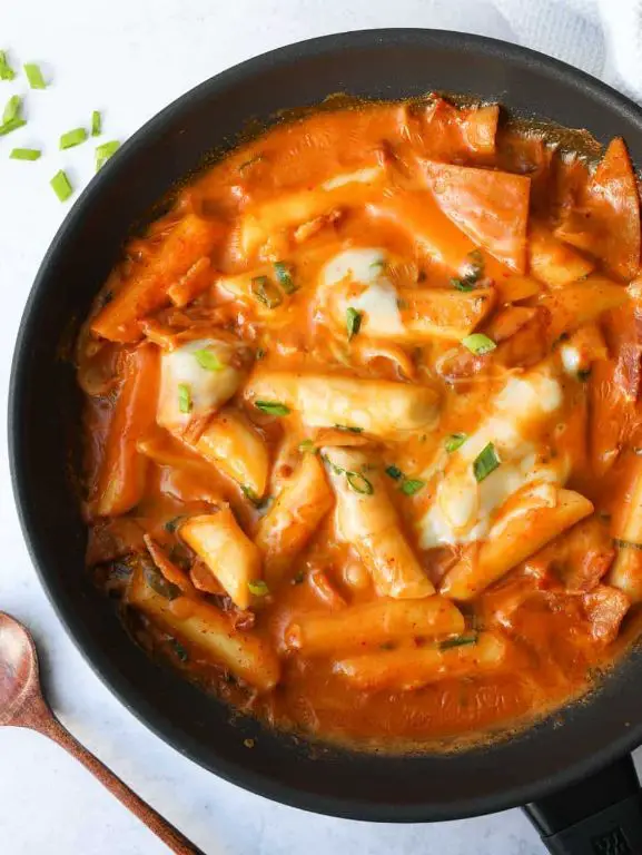 Rosé Tteokbokki with Creamy Tomato Sauce
