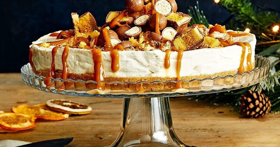 Salted Caramel Christmas Cheesecake