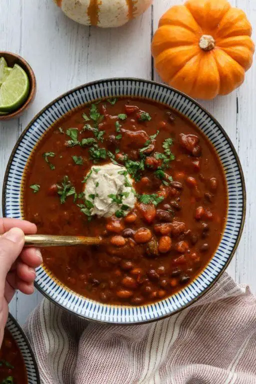 Smoky Black Bean and Pumpkin Chili