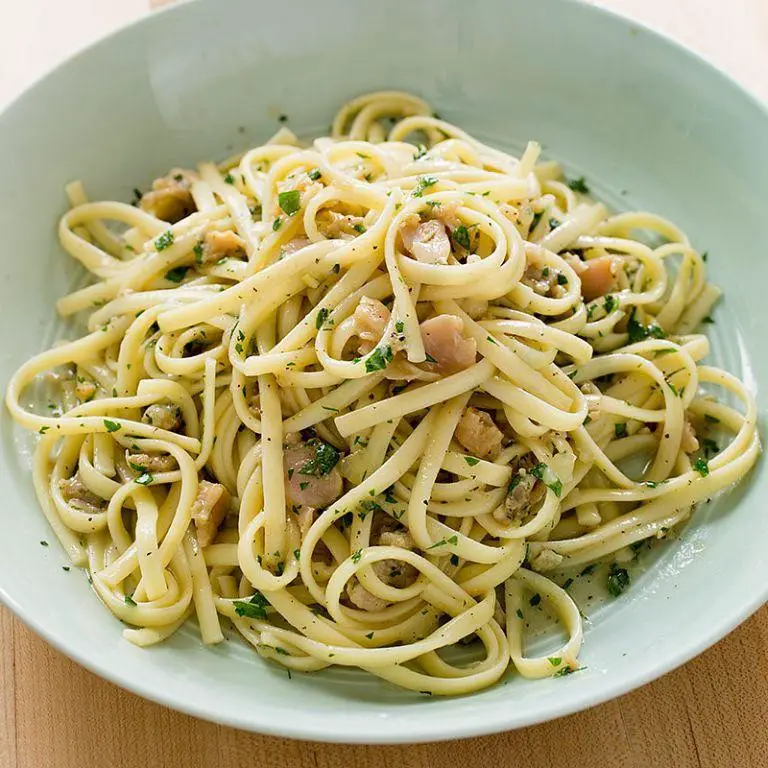Spaghetti with White Clam Sauce