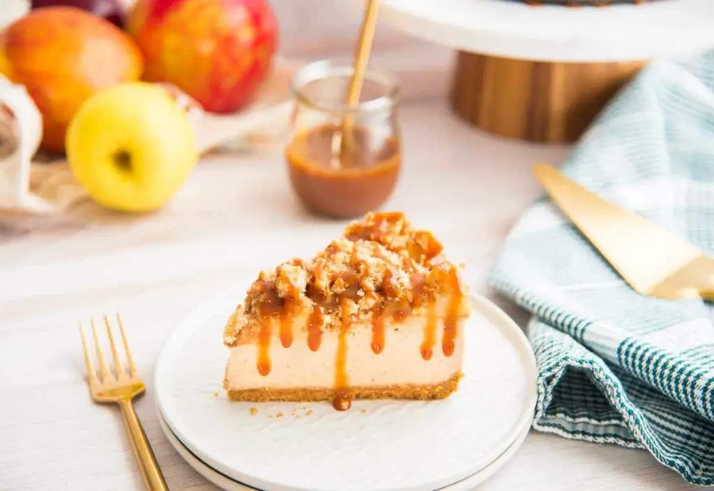 Spiced Apple Cheesecake with Cinnamon Streusel