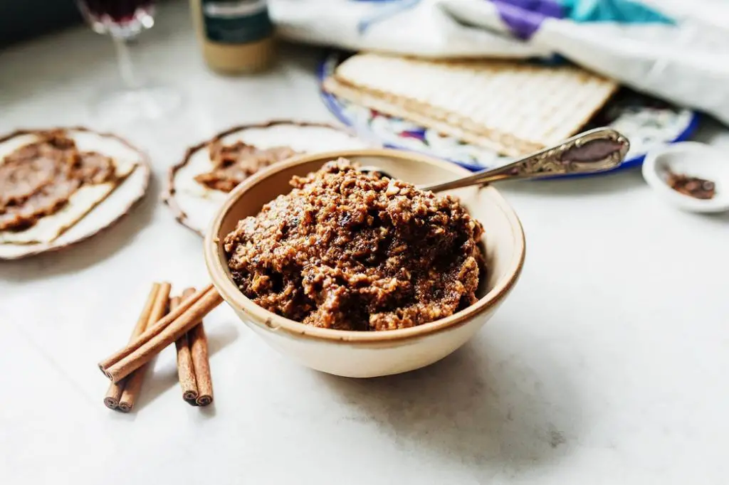Spiced Charoset with Cinnamon and Cloves