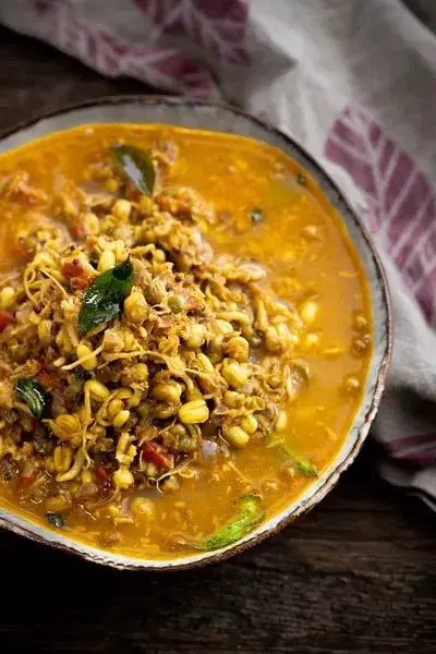 Sprouted Moong Soup with Garlic and Ginger