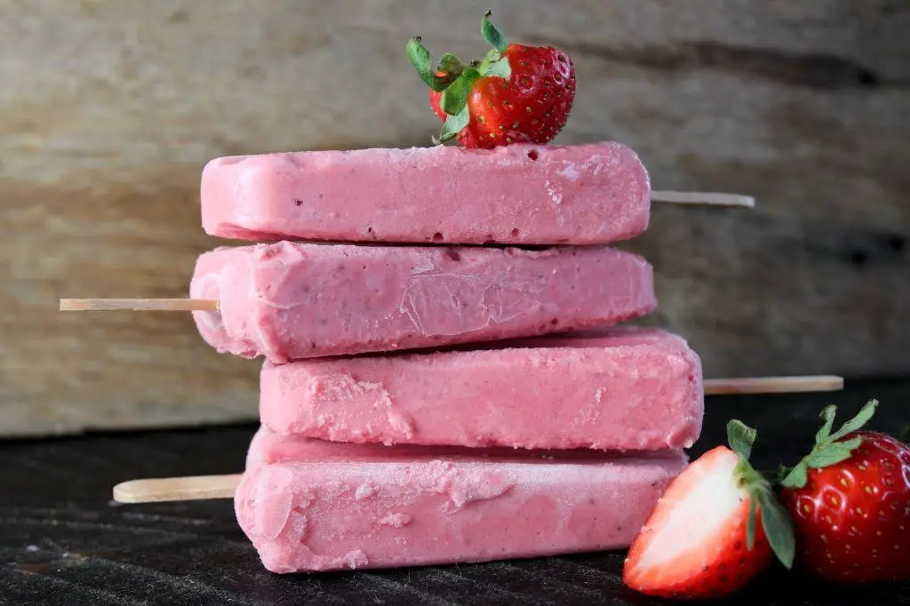 Strawberry Banana Yogurt Popsicles